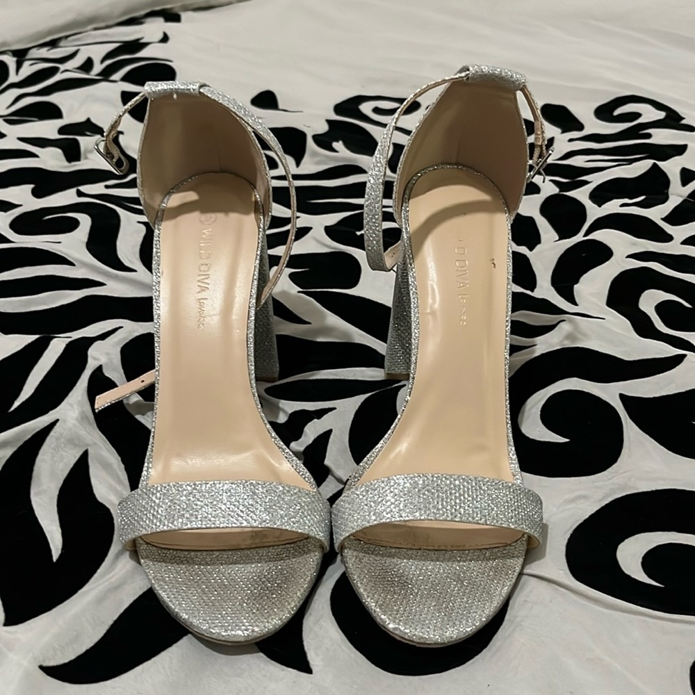 Wild Diva lounge silver sparkle square heel prom shoe w/buckle closure